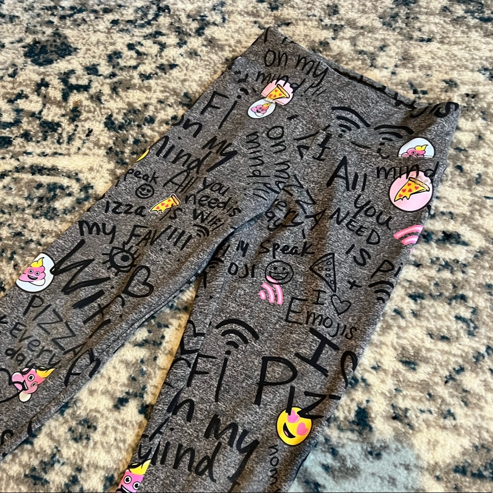 Justice Size 6 Emoji Leggings